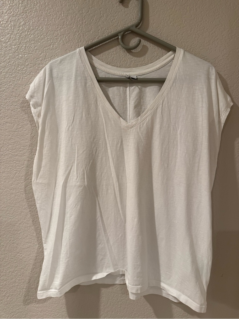 Nordstroms Women's V-Neck Sleeveless Top - White